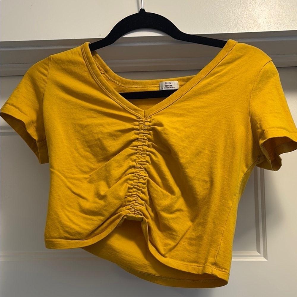 Aritzia Yellow Ruched Crop Top Short Sleeve V Neck Size S - Picture 2 of 8